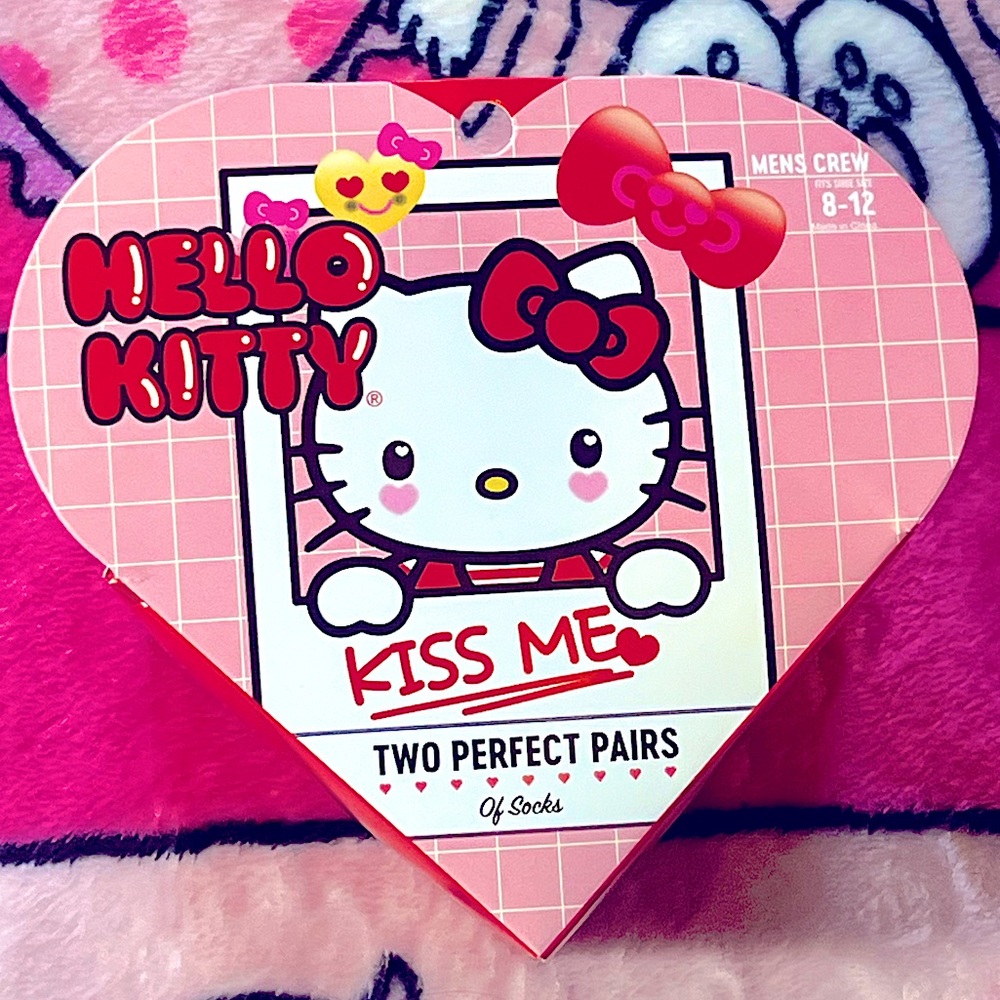 NWT* Hello Kitty 2 perfect pairs of Valentine’s Day limited edition crew socks